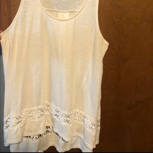 Long white tank top with lace embroidered edges